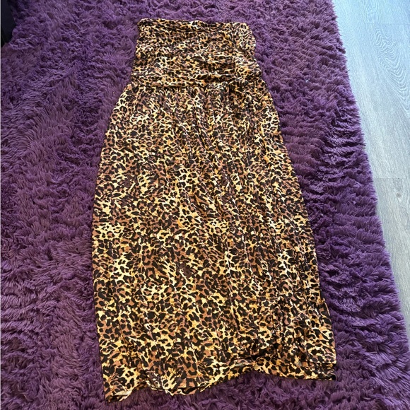 VENUS Dresses & Skirts - Chic Leopard Print dress